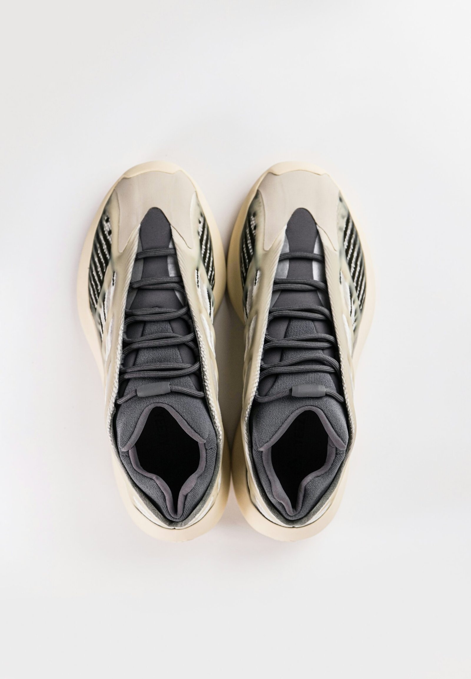 Adidas Yeezy 700 V3 Fade Salt Sneakers