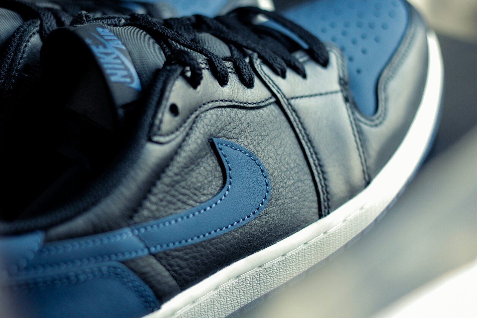 Jordan 1 Retro Low OG Mystic Navy
